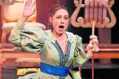 El-estreno-de-una-artista_Gloria-y-Peluca_004